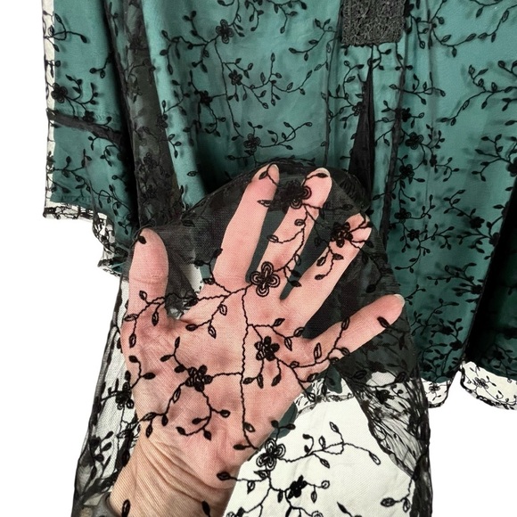 NWT Bloomchic Whimsygoth Black Embroidered Lace over Green Underlay Sz. US 18-20 - Picture 6 of 11